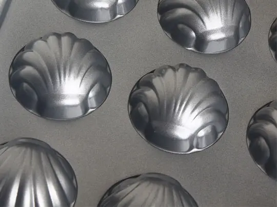 Mould cavities in a seashell form